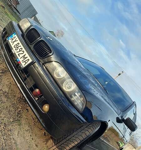 Черный БМВ 5 Серия, объемом двигателя 2.5 л и пробегом 398 тыс. км за 5000 $, фото 1 на Automoto.ua