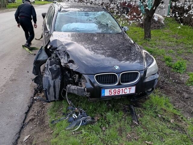 Черный БМВ 5 Серия, объемом двигателя 2.5 л и пробегом 250 тыс. км за 1800 $, фото 1 на Automoto.ua