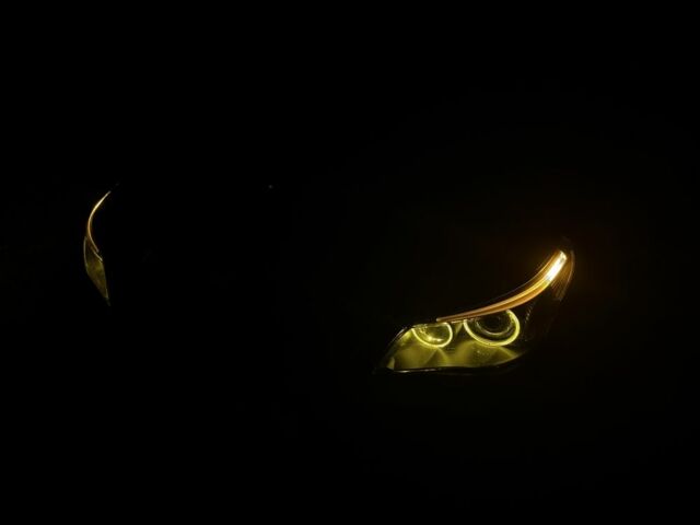 Черный БМВ 5 Серия, объемом двигателя 3 л и пробегом 450 тыс. км за 10000 $, фото 1 на Automoto.ua