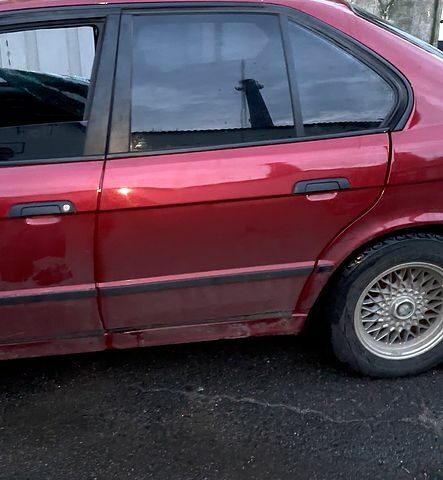 Красный БМВ 5 Серия, объемом двигателя 2.5 л и пробегом 500 тыс. км за 2100 $, фото 1 на Automoto.ua