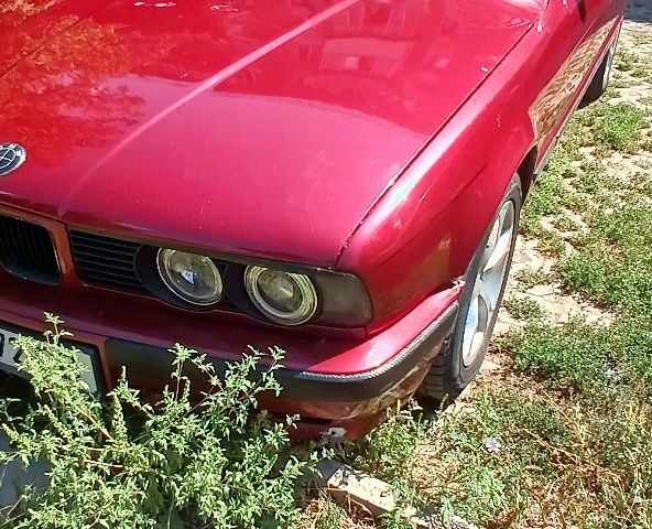 Червоний БМВ 5 Серія, об'ємом двигуна 2.4 л та пробігом 200 тис. км за 1500 $, фото 1 на Automoto.ua