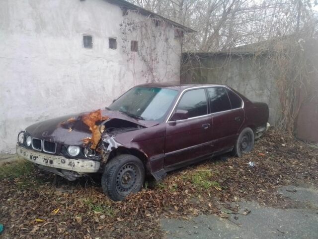 Красный БМВ 5 Серия, объемом двигателя 2.5 л и пробегом 202 тыс. км за 2500 $, фото 1 на Automoto.ua