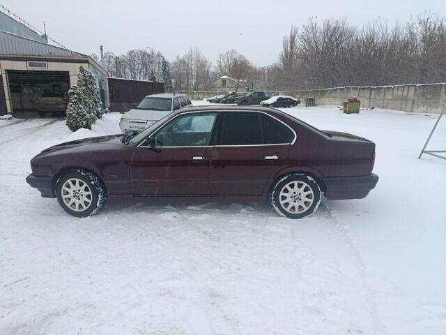 Красный БМВ 5 Серия, объемом двигателя 1.8 л и пробегом 111 тыс. км за 2200 $, фото 1 на Automoto.ua