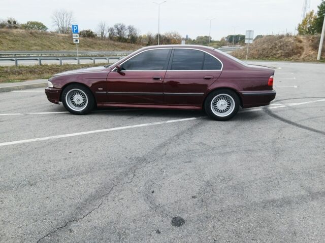 Червоний БМВ 5 Серія, об'ємом двигуна 2 л та пробігом 330 тис. км за 3599 $, фото 1 на Automoto.ua