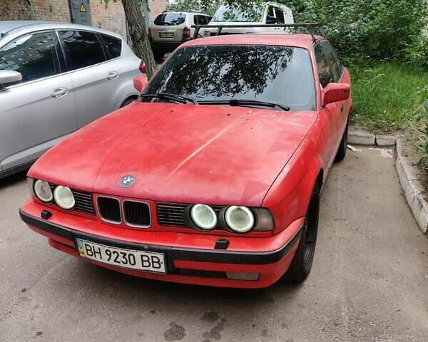 Красный БМВ 5 Серия, объемом двигателя 2 л и пробегом 350 тыс. км за 2200 $, фото 1 на Automoto.ua