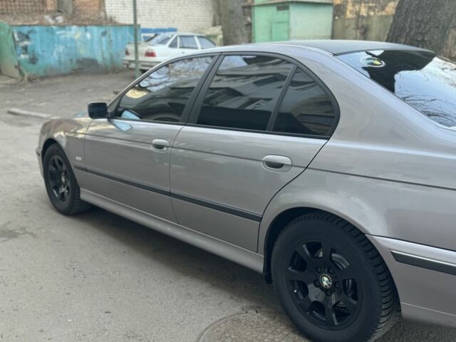 Серый БМВ 5 Серия, объемом двигателя 2 л и пробегом 433 тыс. км за 4900 $, фото 1 на Automoto.ua