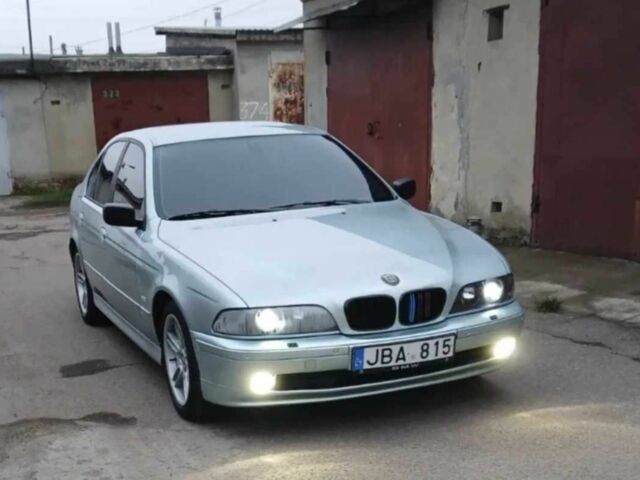 Серый БМВ 5 Серия, объемом двигателя 3 л и пробегом 350 тыс. км за 3800 $, фото 1 на Automoto.ua