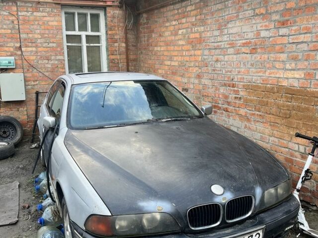 Серый БМВ 5 Серия, объемом двигателя 2.5 л и пробегом 111 тыс. км за 650 $, фото 1 на Automoto.ua