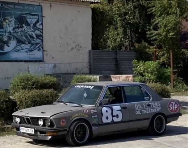 Серый БМВ 5 Серия, объемом двигателя 2 л и пробегом 666 тыс. км за 1750 $, фото 1 на Automoto.ua