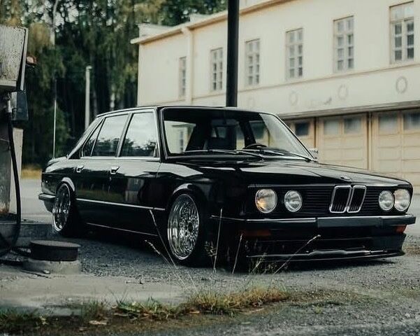 Серый БМВ 5 Серия, объемом двигателя 1.8 л и пробегом 100 тыс. км за 1000 $, фото 1 на Automoto.ua