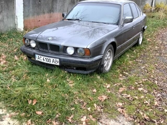 Сірий БМВ 5 Серія, об'ємом двигуна 3 л та пробігом 300 тис. км за 1200 $, фото 1 на Automoto.ua