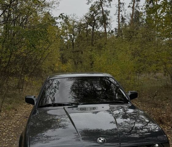 Серый БМВ 5 Серия, объемом двигателя 2 л и пробегом 390 тыс. км за 3500 $, фото 1 на Automoto.ua