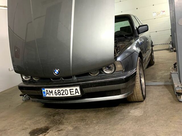 Серый БМВ 5 Серия, объемом двигателя 3.4 л и пробегом 300 тыс. км за 2800 $, фото 1 на Automoto.ua