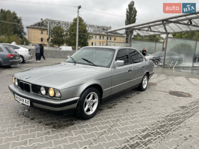 Серый БМВ 5 Серия, объемом двигателя 2.5 л и пробегом 300 тыс. км за 1250 $, фото 1 на Automoto.ua
