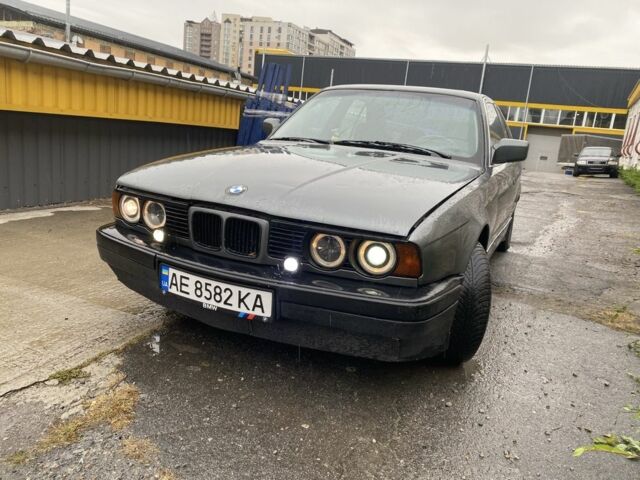 Серый БМВ 5 Серия, объемом двигателя 2 л и пробегом 40 тыс. км за 1940 $, фото 1 на Automoto.ua