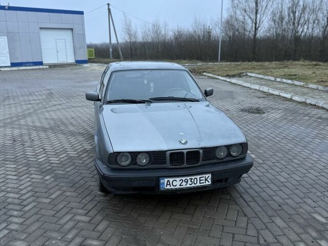 Серый БМВ 5 Серия, объемом двигателя 2.5 л и пробегом 300 тыс. км за 2500 $, фото 1 на Automoto.ua