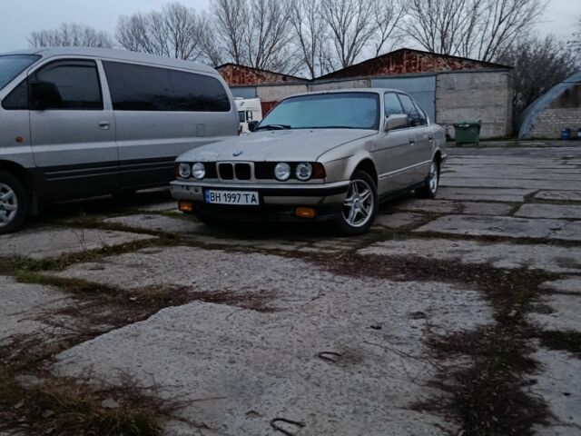 Серый БМВ 5 Серия, объемом двигателя 2.4 л и пробегом 50 тыс. км за 3200 $, фото 1 на Automoto.ua