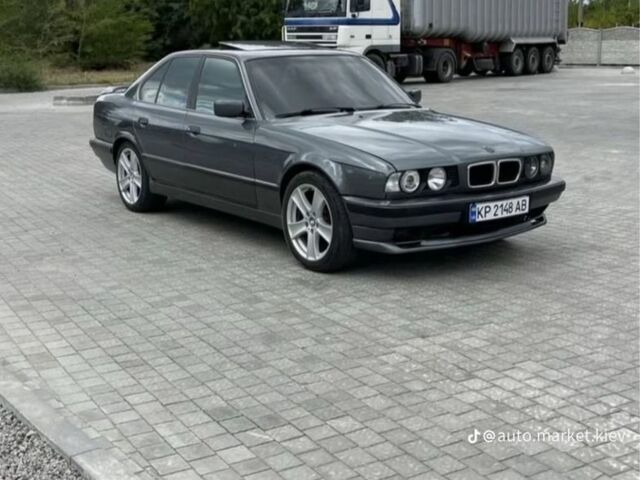 Серый БМВ 5 Серия, объемом двигателя 3 л и пробегом 800 тыс. км за 3599 $, фото 1 на Automoto.ua