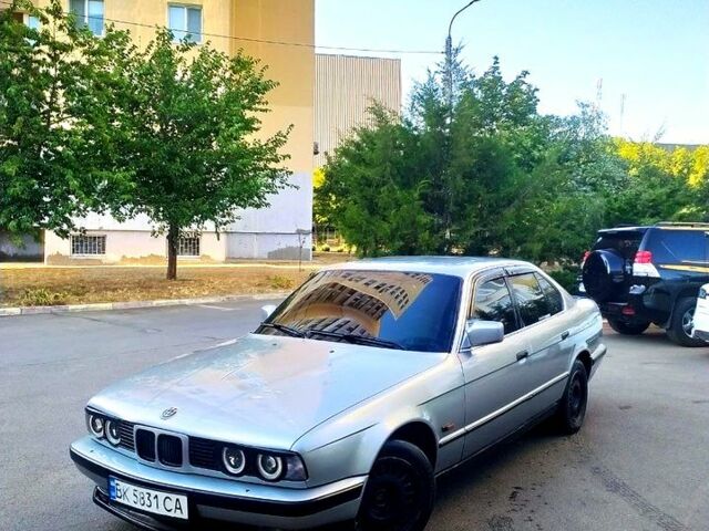 Серый БМВ 5 Серия, объемом двигателя 2 л и пробегом 360 тыс. км за 2250 $, фото 1 на Automoto.ua