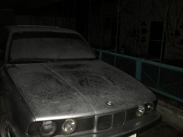 Серый БМВ 5 Серия, объемом двигателя 2.5 л и пробегом 400 тыс. км за 1000 $, фото 1 на Automoto.ua