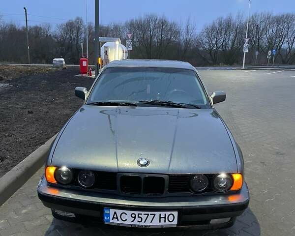 Серый БМВ 5 Серия, объемом двигателя 2.4 л и пробегом 400 тыс. км за 2500 $, фото 1 на Automoto.ua