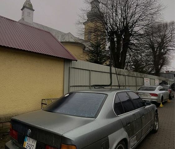 Серый БМВ 5 Серия, объемом двигателя 2 л и пробегом 340 тыс. км за 1000 $, фото 1 на Automoto.ua