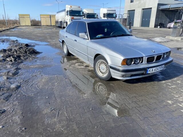 Сірий БМВ 5 Серія, об'ємом двигуна 2 л та пробігом 411 тис. км за 2800 $, фото 1 на Automoto.ua