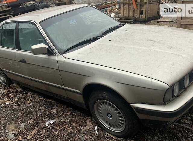 Сірий БМВ 5 Серія, об'ємом двигуна 2.5 л та пробігом 300 тис. км за 1100 $, фото 1 на Automoto.ua