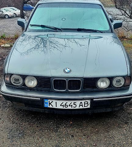Сірий БМВ 5 Серія, об'ємом двигуна 2 л та пробігом 111 тис. км за 2600 $, фото 1 на Automoto.ua