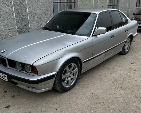 Серый БМВ 5 Серия, объемом двигателя 2.49 л и пробегом 400 тыс. км за 1700 $, фото 1 на Automoto.ua