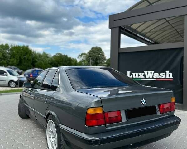 Серый БМВ 5 Серия, объемом двигателя 2 л и пробегом 258 тыс. км за 2700 $, фото 1 на Automoto.ua