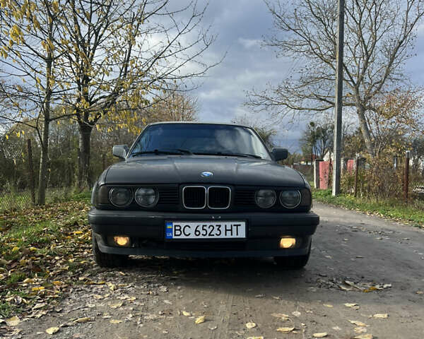 Сірий БМВ 5 Серія, об'ємом двигуна 1.99 л та пробігом 300 тис. км за 1500 $, фото 1 на Automoto.ua