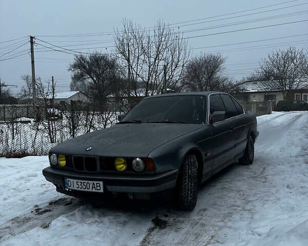 Серый БМВ 5 Серия, объемом двигателя 3.43 л и пробегом 300 тыс. км за 2999 $, фото 1 на Automoto.ua