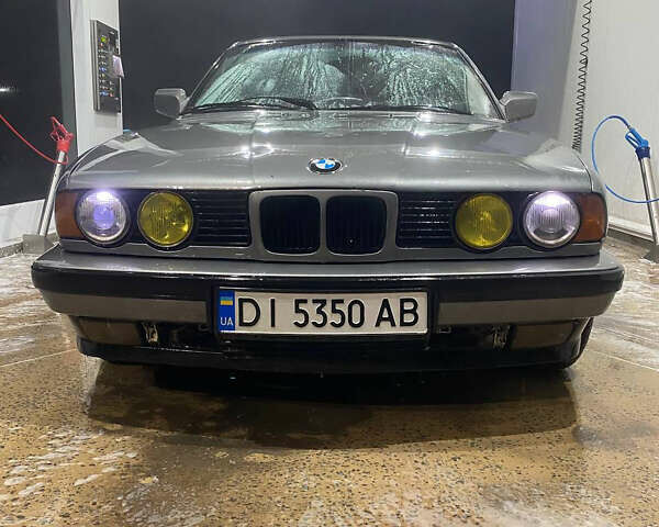 Серый БМВ 5 Серия, объемом двигателя 3.43 л и пробегом 300 тыс. км за 2699 $, фото 1 на Automoto.ua