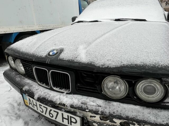 Серый БМВ 5 Серия, объемом двигателя 2.5 л и пробегом 250 тыс. км за 1150 $, фото 1 на Automoto.ua