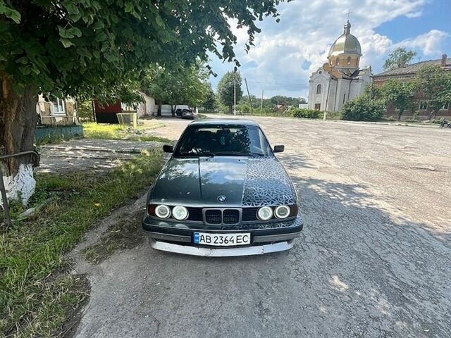 Сірий БМВ 5 Серія, об'ємом двигуна 2.5 л та пробігом 311 тис. км за 2200 $, фото 1 на Automoto.ua