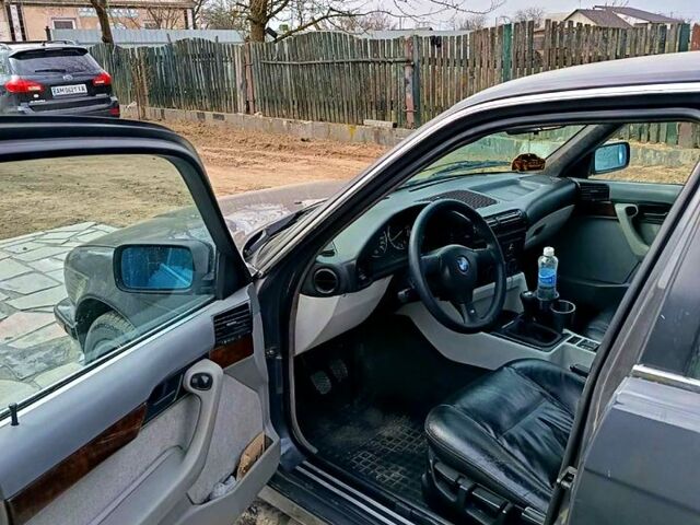 Серый БМВ 5 Серия, объемом двигателя 2 л и пробегом 300 тыс. км за 4000 $, фото 1 на Automoto.ua
