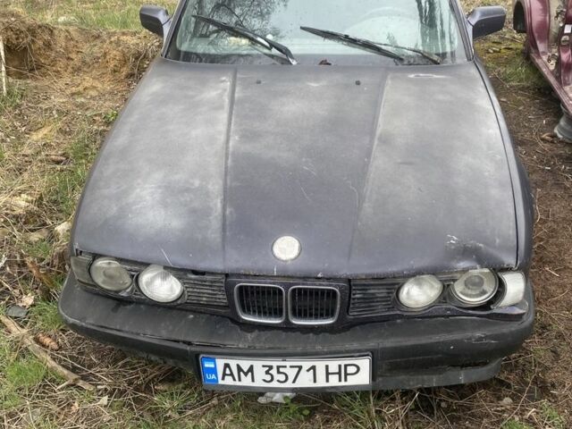 Сірий БМВ 5 Серія, об'ємом двигуна 2 л та пробігом 300 тис. км за 900 $, фото 1 на Automoto.ua
