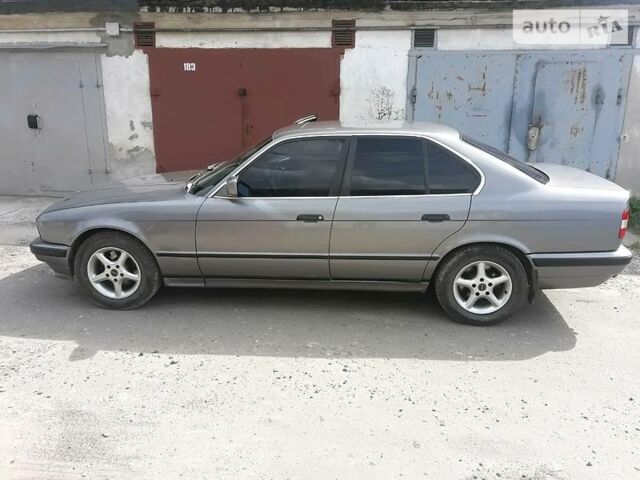 Серый БМВ 5 Серия, объемом двигателя 2.5 л и пробегом 335 тыс. км за 2500 $, фото 1 на Automoto.ua