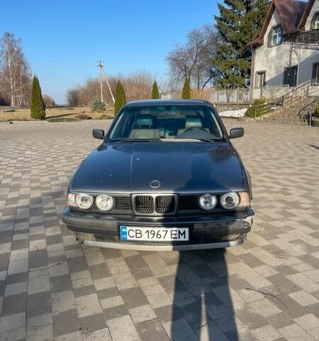 Серый БМВ 5 Серия, объемом двигателя 2 л и пробегом 370 тыс. км за 2000 $, фото 1 на Automoto.ua