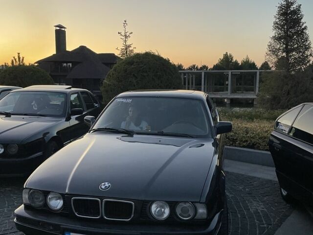 Серый БМВ 5 Серия, объемом двигателя 2 л и пробегом 30 тыс. км за 3500 $, фото 1 на Automoto.ua