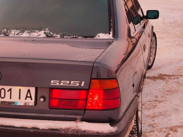 Серый БМВ 5 Серия, объемом двигателя 2.5 л и пробегом 400 тыс. км за 4000 $, фото 1 на Automoto.ua