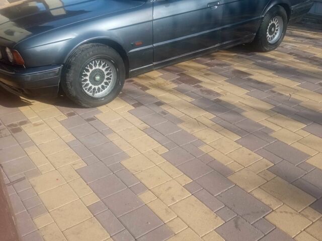 Серый БМВ 5 Серия, объемом двигателя 2 л и пробегом 500 тыс. км за 3000 $, фото 1 на Automoto.ua