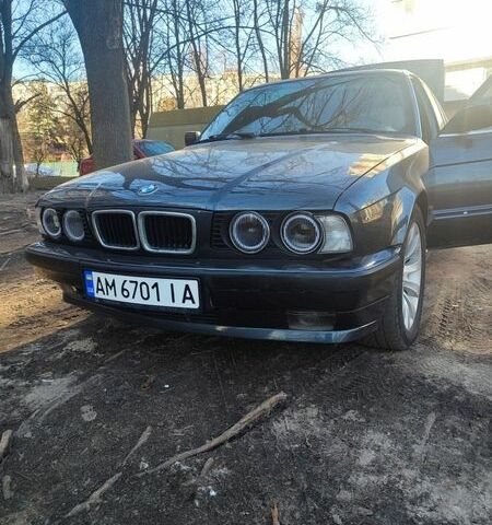 Серый БМВ 5 Серия, объемом двигателя 2.5 л и пробегом 400 тыс. км за 4000 $, фото 1 на Automoto.ua