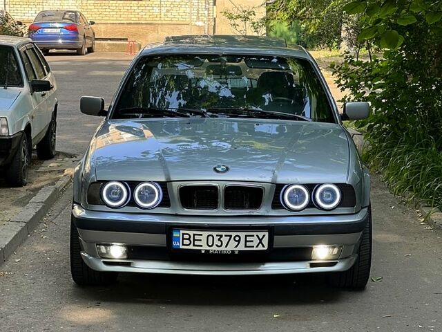 Серый БМВ 5 Серия, объемом двигателя 2.5 л и пробегом 0 тыс. км за 3200 $, фото 1 на Automoto.ua