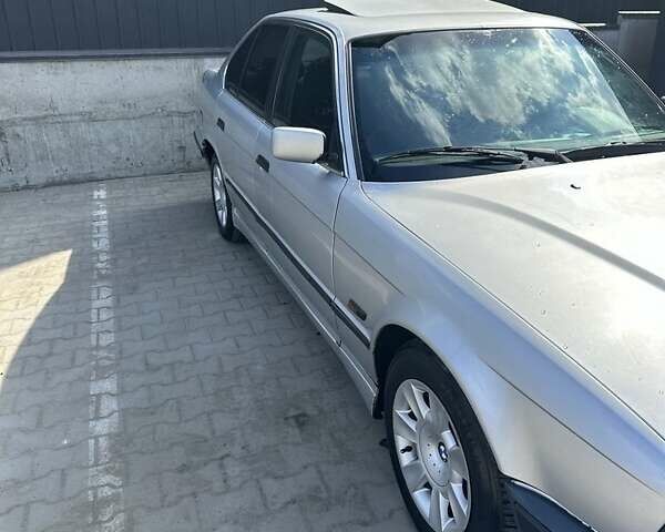 Серый БМВ 5 Серия, объемом двигателя 2 л и пробегом 230 тыс. км за 1700 $, фото 1 на Automoto.ua