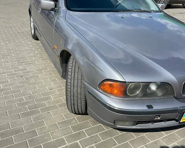 Серый БМВ 5 Серия, объемом двигателя 2 л и пробегом 400 тыс. км за 4000 $, фото 1 на Automoto.ua