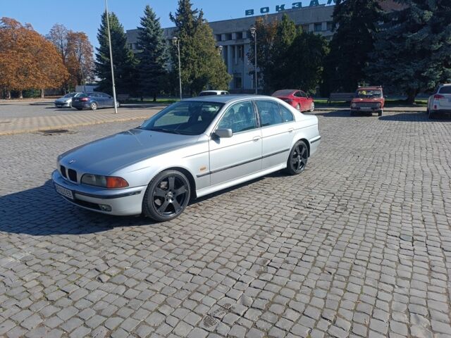 Серый БМВ 5 Серия, объемом двигателя 2.5 л и пробегом 230 тыс. км за 4600 $, фото 1 на Automoto.ua