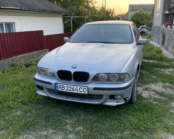 Серый БМВ 5 Серия, объемом двигателя 2.8 л и пробегом 300 тыс. км за 3000 $, фото 1 на Automoto.ua