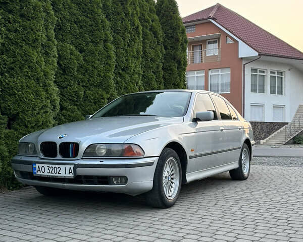 Серый БМВ 5 Серия, объемом двигателя 2.5 л и пробегом 322 тыс. км за 3100 $, фото 1 на Automoto.ua